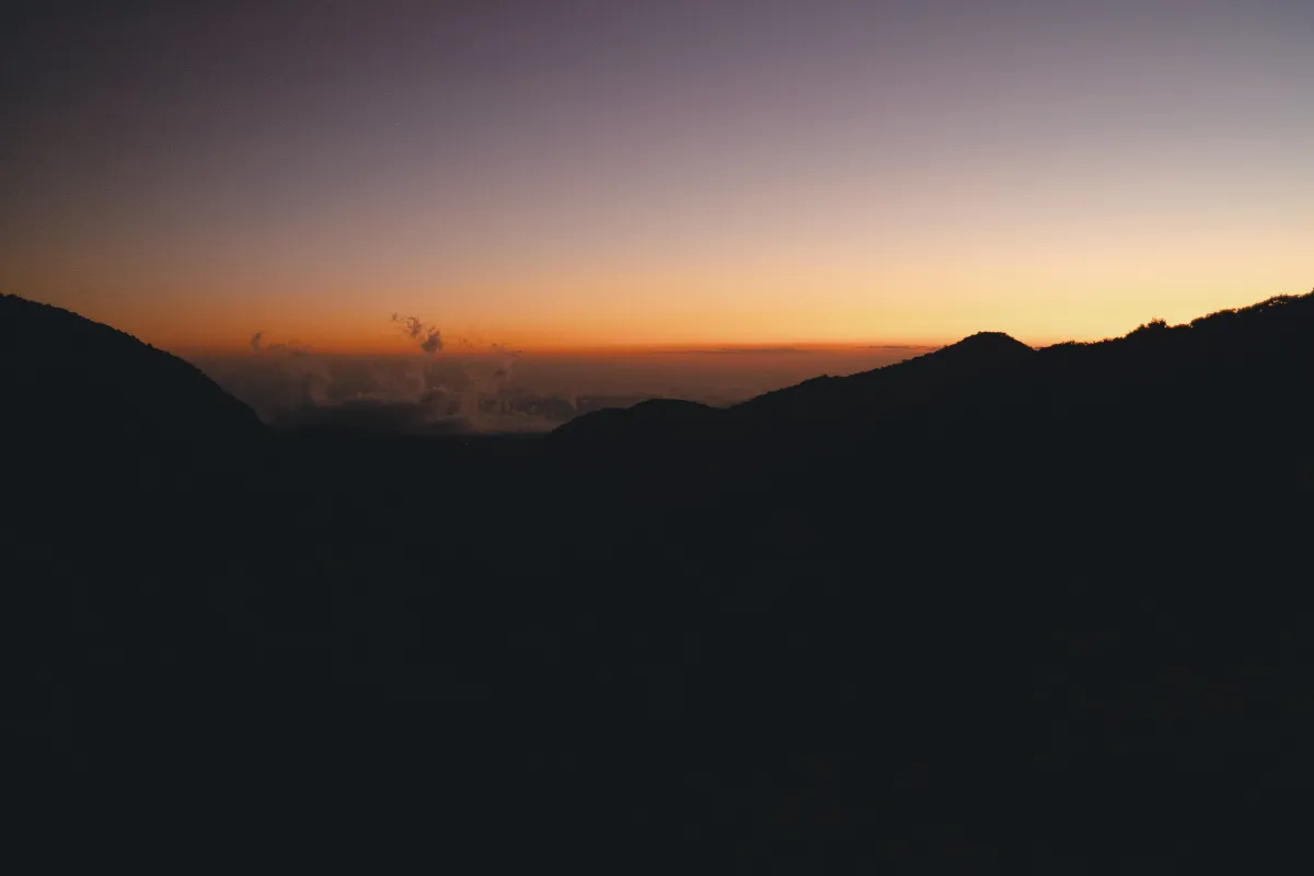 Dusk over the mountain ridges of Chiriquí, Panamá, above the cloud line.